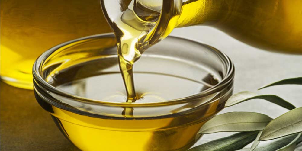 Olive oil-Essential-Oils-To-Treat-Ear-Pain