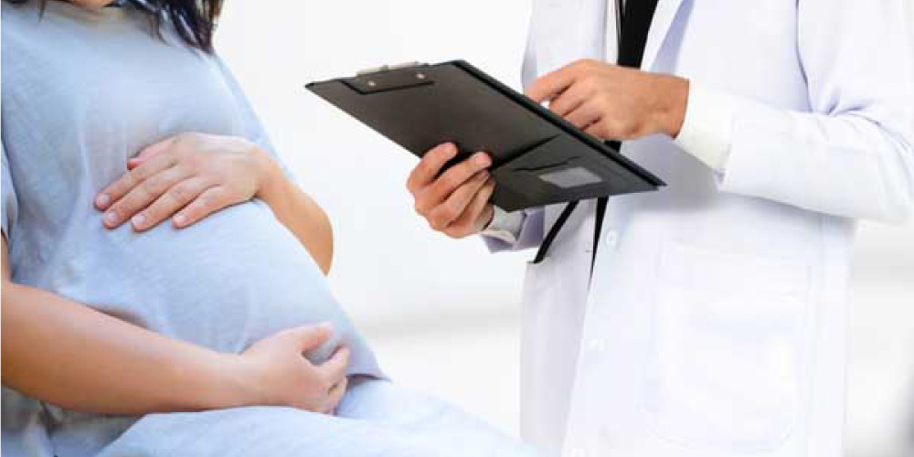 pregnant female at doctor for loose motions