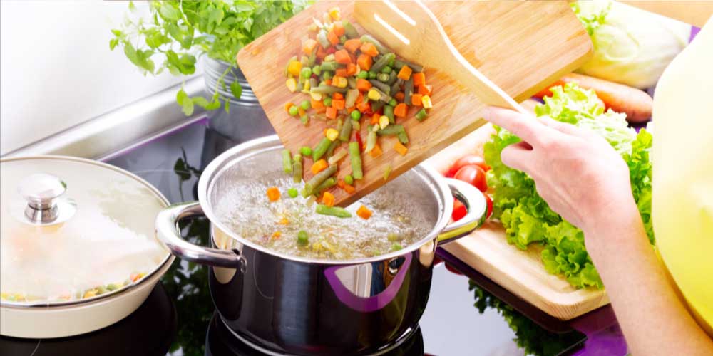 Eating boiled vegetables is an effective home remedy to shrink hydrocele 