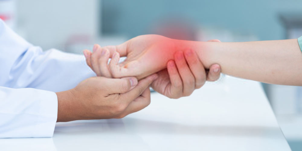 doctor diagnosing of a patient suffering from carpal tunnel syndrome 