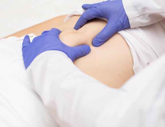 Doctor touching the stomach area for examining Uterine Fibroid in pali