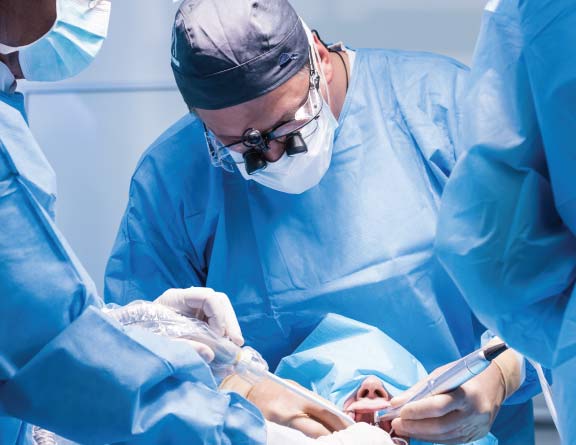 Doctor-performing-Dental Implants-surgery-in-Mumbai